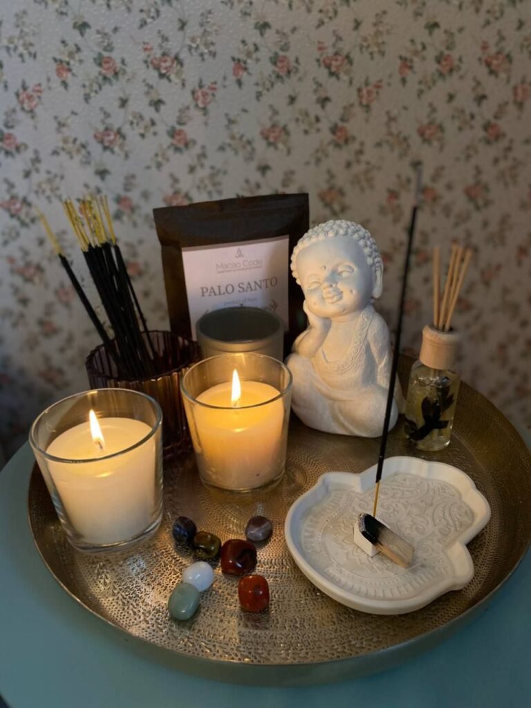 Nghi Thức Tối: 10 Phút Để Trở Về Với Chính Mình ritual corner